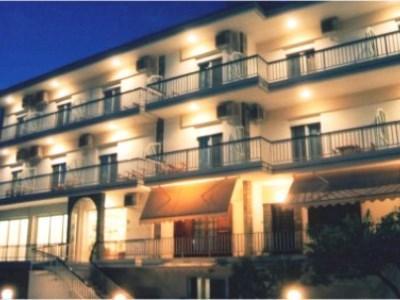 Iris Hotel Nea Kallikrateia Exteriör bild